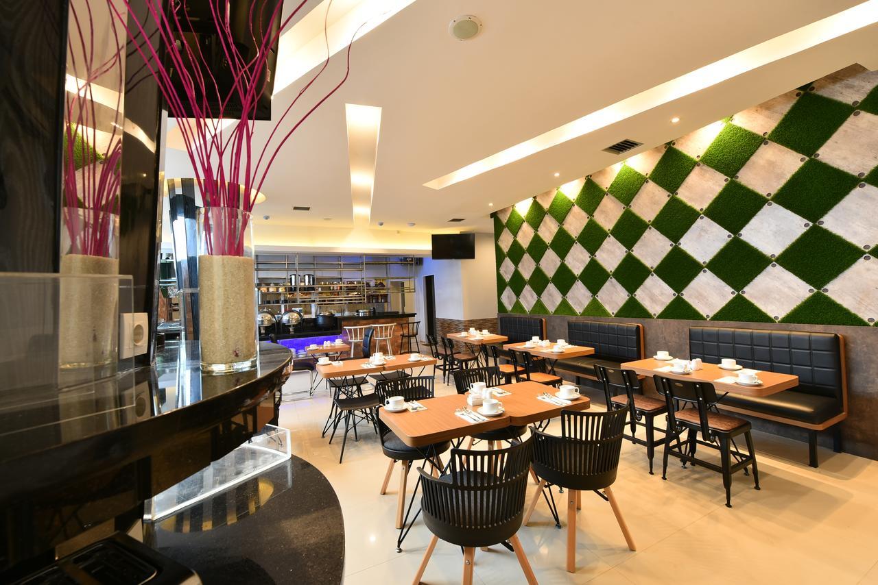 Midtown Xpress Balikpapan Hotel Eksteriør billede